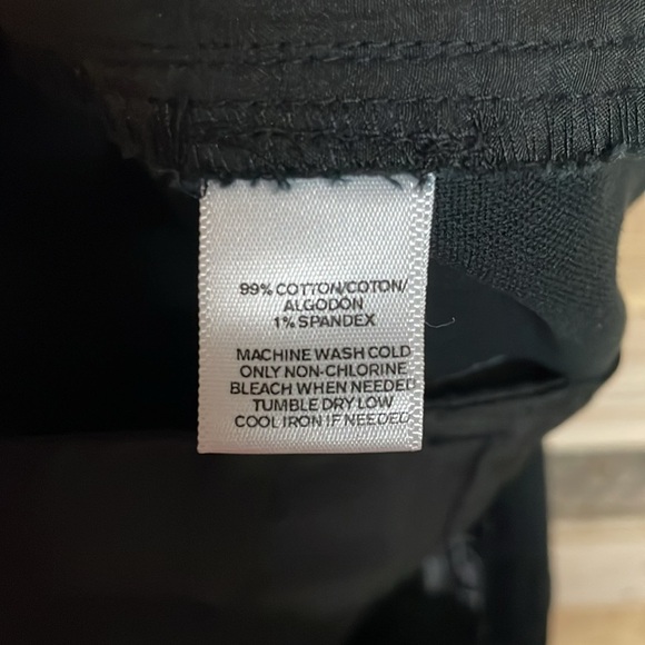 Loft size 4 Julie 10” Inseam Black Mid-rise Soft Bermuda Shorts with Pockets - Picture 9 of 9